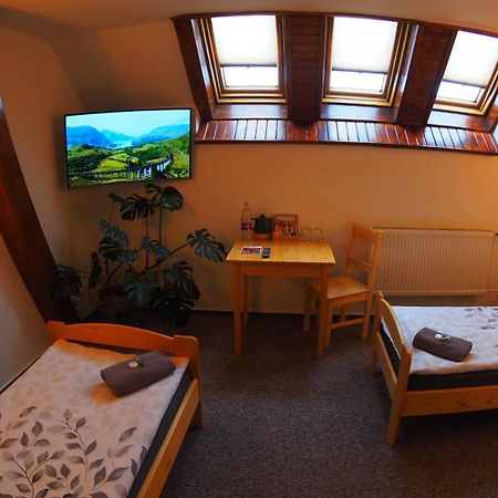 Hotel Britannia Vsetin Bagian luar foto