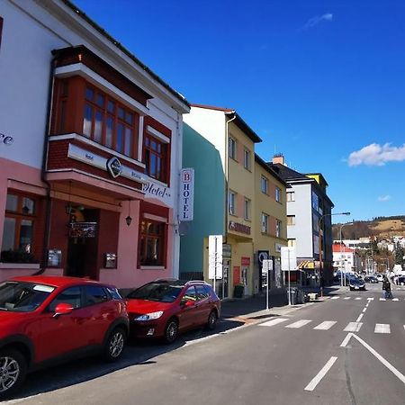 Hotel Britannia Vsetin Bagian luar foto