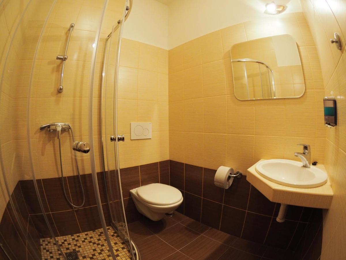 Hotel Britannia Vsetin Bagian luar foto
